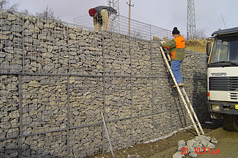 Sopron, Baumax Store welded mesh GABION retaining wall